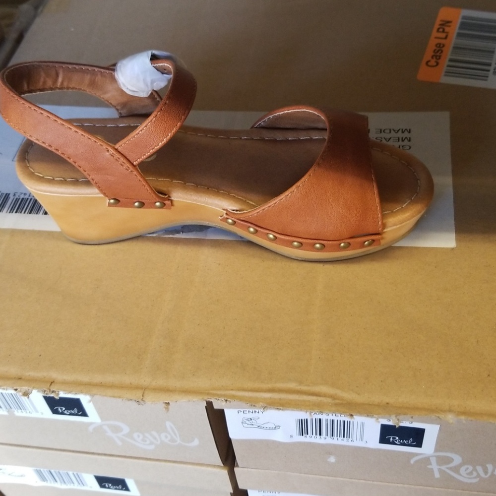 Shoes - Picture 2 of 4